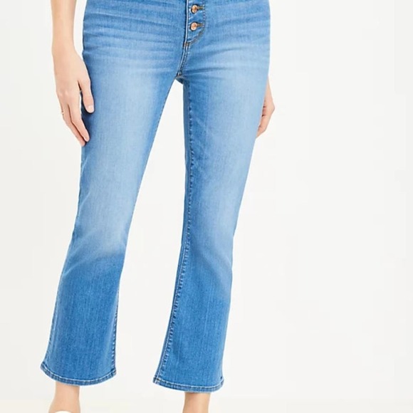 NWOT LOFT Curvy Button Front High Rise Kick Crop Jeans in Bright Mid Size 31 - Picture 1 of 9